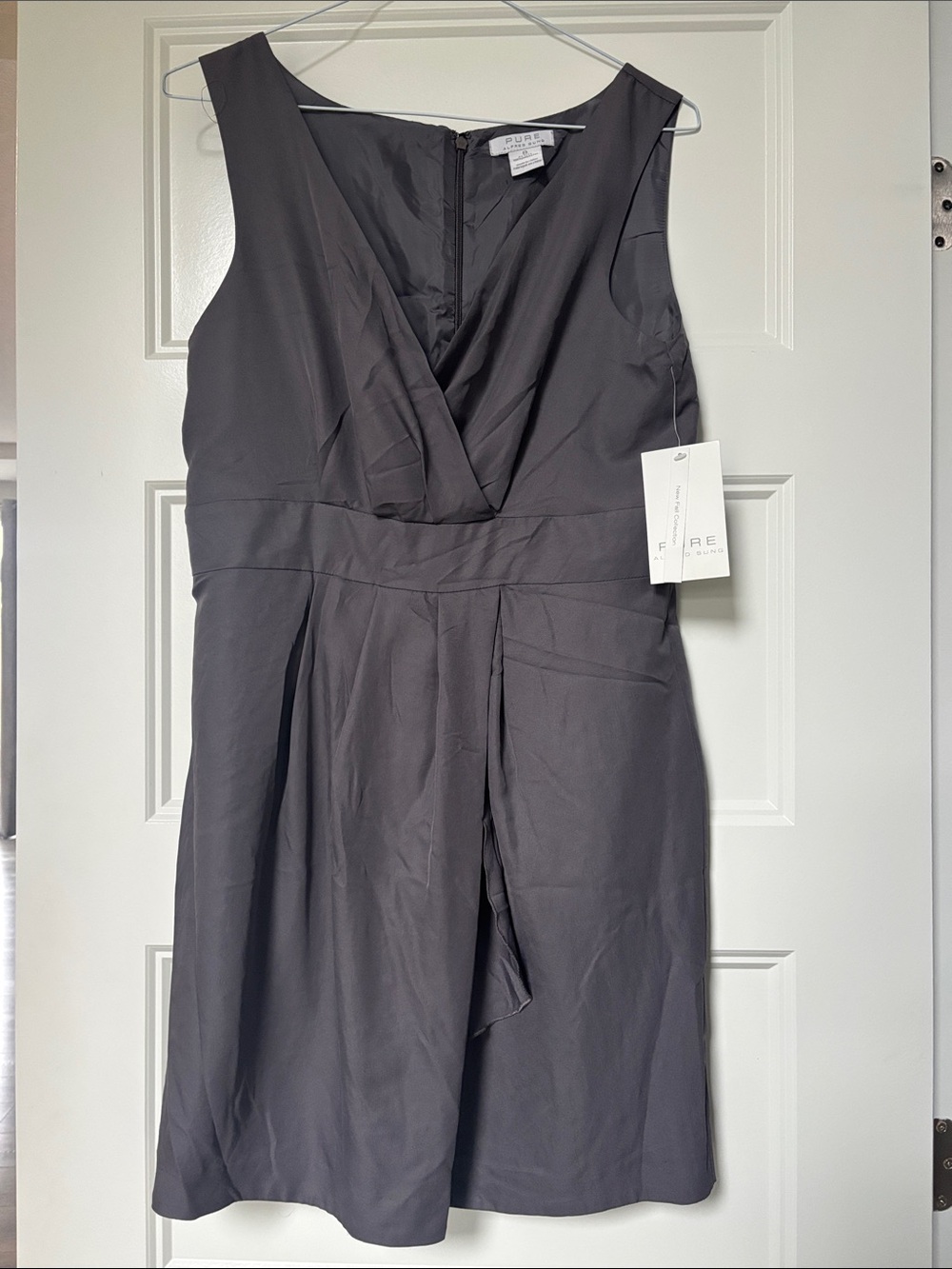 Alfred Sung - Petite Pur Charcoal/Graphite V-Neck Sleeveless Midi Dress, size 8